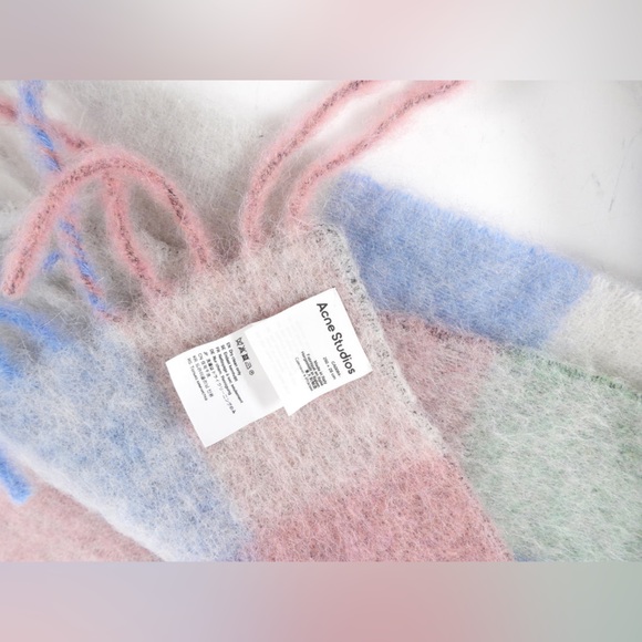 Mohair checked scarf - Picture 3 of 4